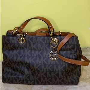 MK cross body purse 👜